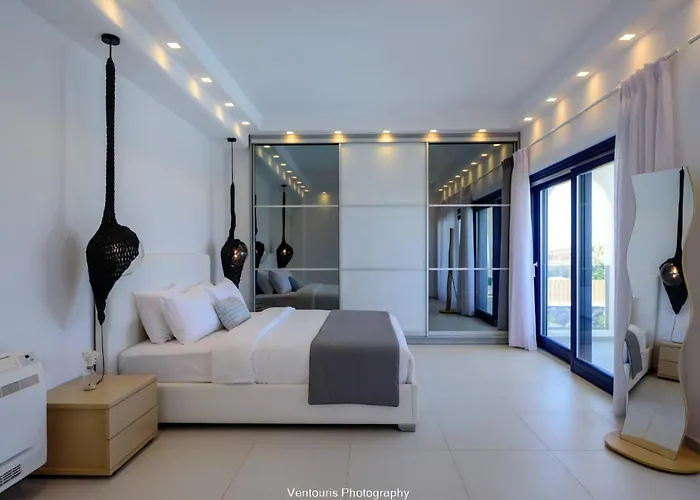 Beautiful Santorini 3 Bedrooms Phos Private Pool & Seaviews Villa Karterádos